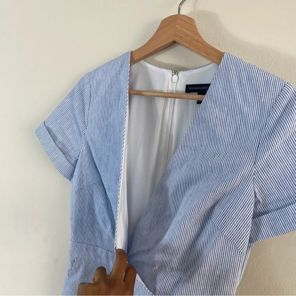 Banana Republic Seersucker Linen V-Neck Short Sleeve Blue White Striped - 6